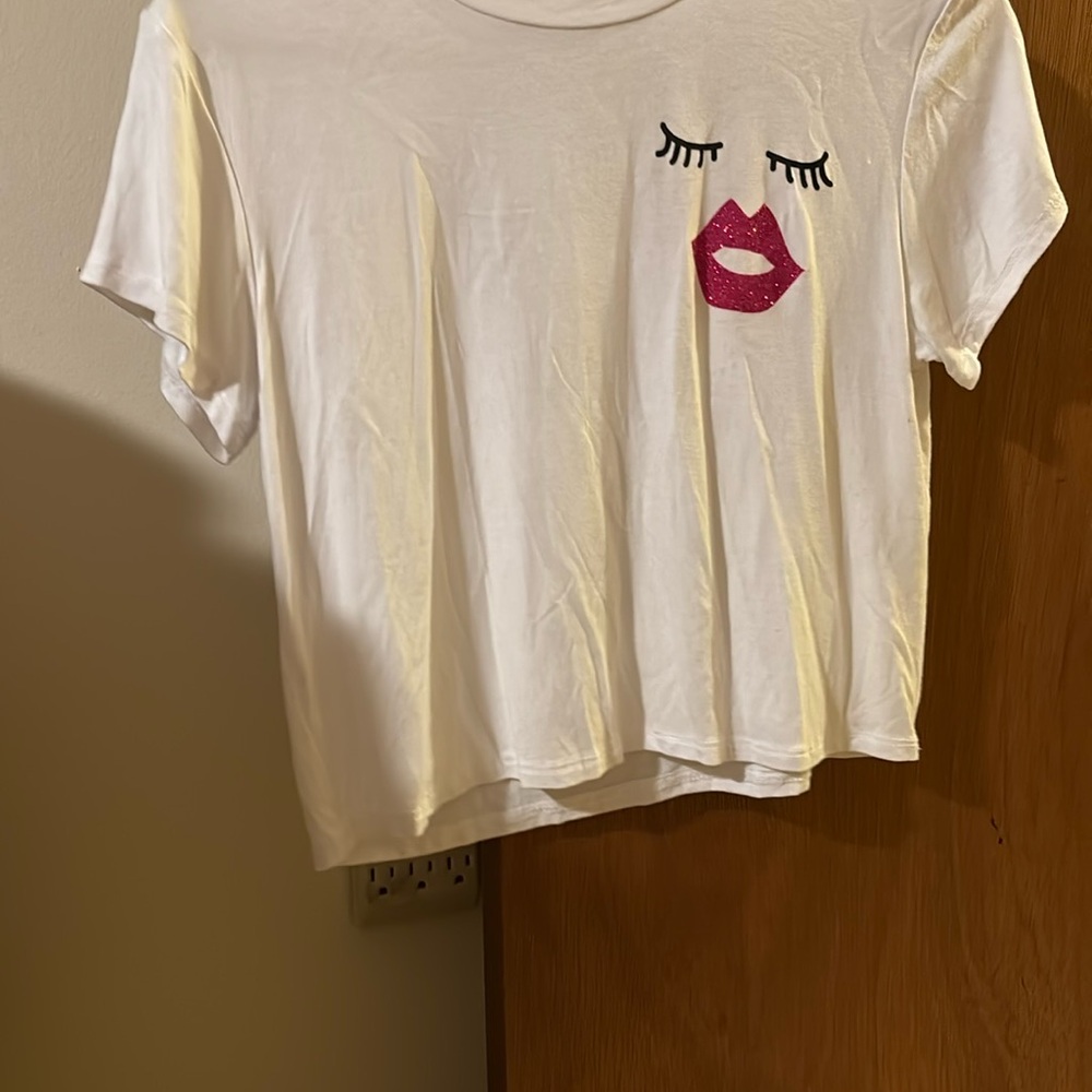 Juniors Miss Perfect White Crop Top with Pink Lips Design Size Medium NWOT